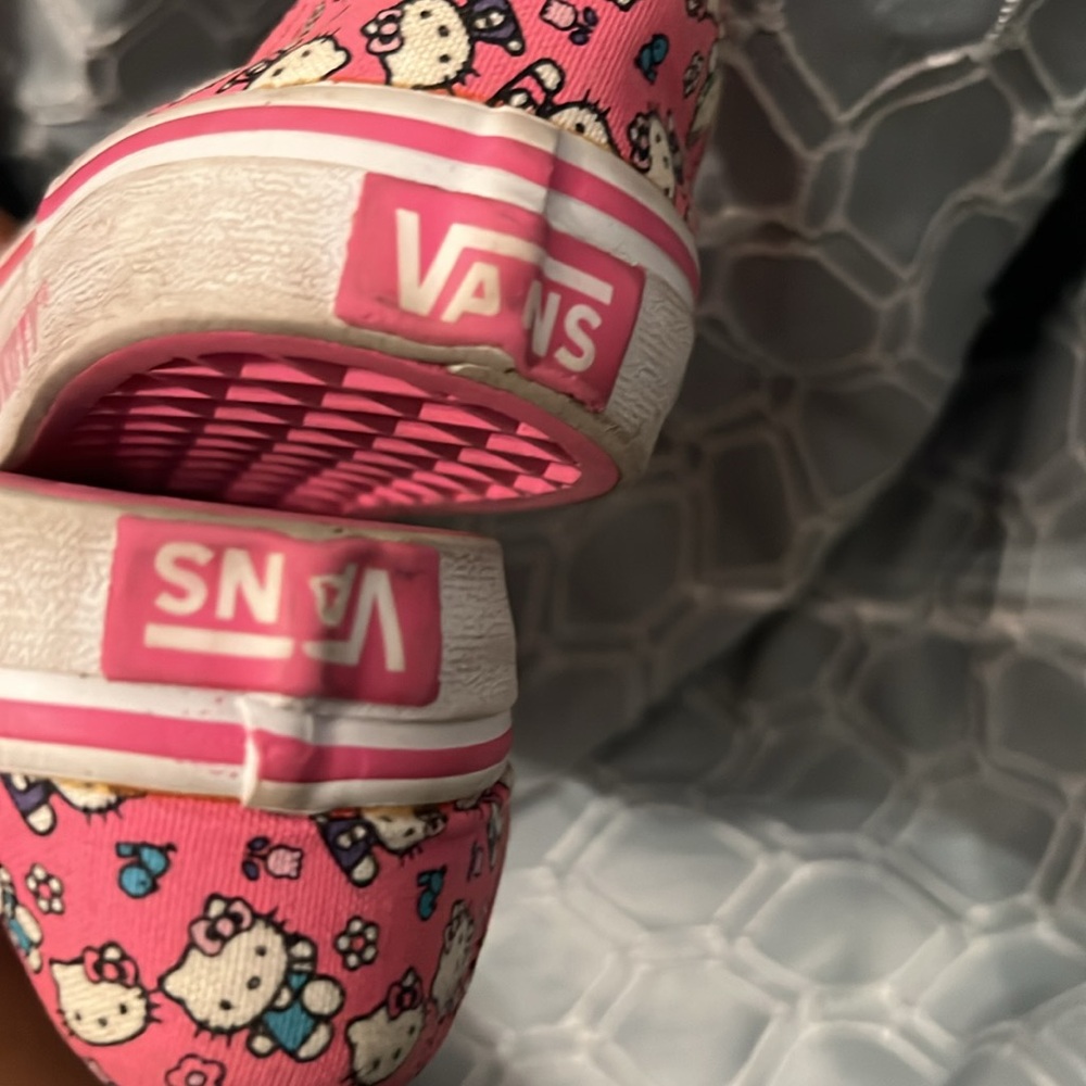 Used condition Hello Kitty Vans - Picture 4 of 5